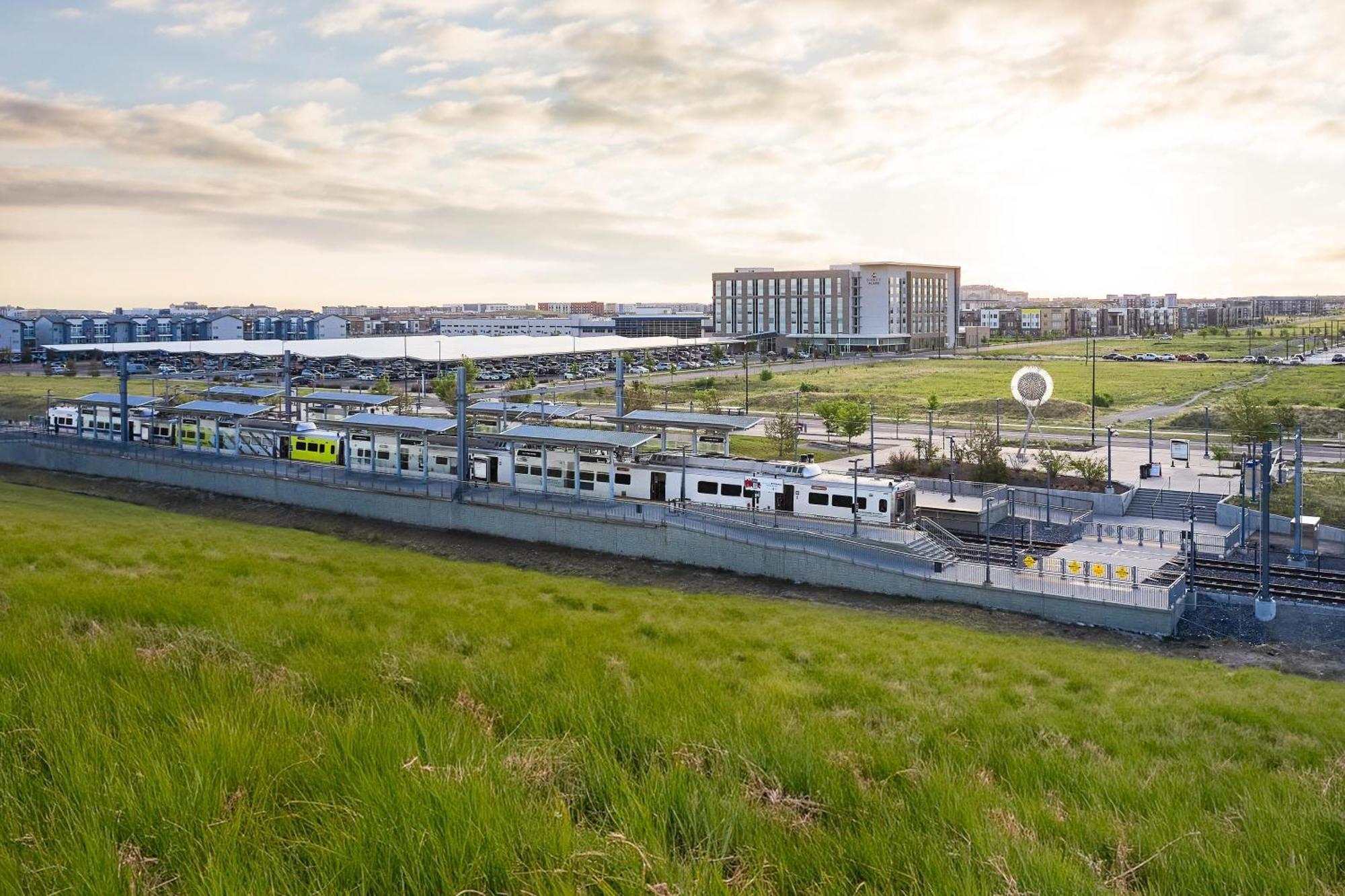 Hyatt Place Pena Station/Denver Airport Εξωτερικό φωτογραφία